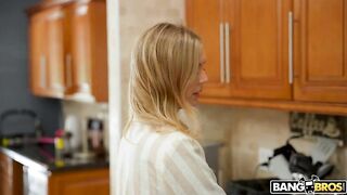 PUTA DISFRUTA DE UN POLLON GIGNATE EN SU COÑO Y ANO