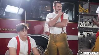 Busty brunette pleases a crowd of workers during a break ????