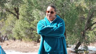 Hot mulatto seduced a guy to fuck her outdoors ????