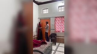 Rajasthani Bhabhi Ko Kamre Pe Bulake Taang Utha Di