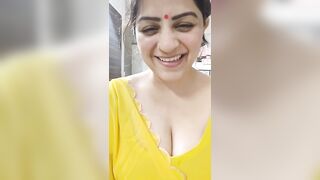 Instagram Influencer Vandana Pathak Live Showing Pink Bra Strap