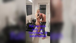 Wyruchał mnie tuż przed pracą i zalał mi cycki