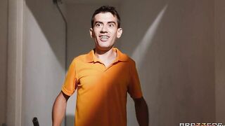 Big Tits Milf Gets A Spanish Facial - Angela White