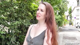 Kate, 24 Ans, Se Tape Son Premier Black