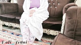 همسایه سکسی و حشریمون اومد خونه گفت من کسی رو ندارم میخوام کیرتو ببینم و...سکس طولانی(مکالمه فارسی)