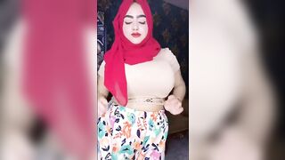 TikToker Anisha Momo Viral Vedios