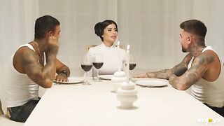 Sara Retali’s Princess Leia seduces two rebels