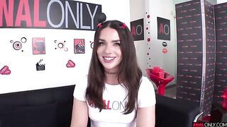 Maddie Wants Her Ass Stretched