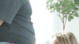 Caught Masturbating Surprised Stepsister Kelsey Kane Sweetens the Deal