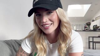 Barista Girl Cheats on Boyfriend while He's at Work "i Bet You Would Fuck Me ...